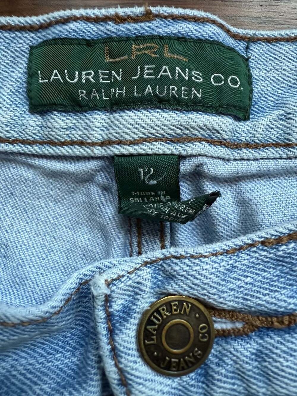 Lauren Jeans Co. Ralph Lauren Women's Size 12 Light Wash Denim Capri Jeans - Picture 3 of 6